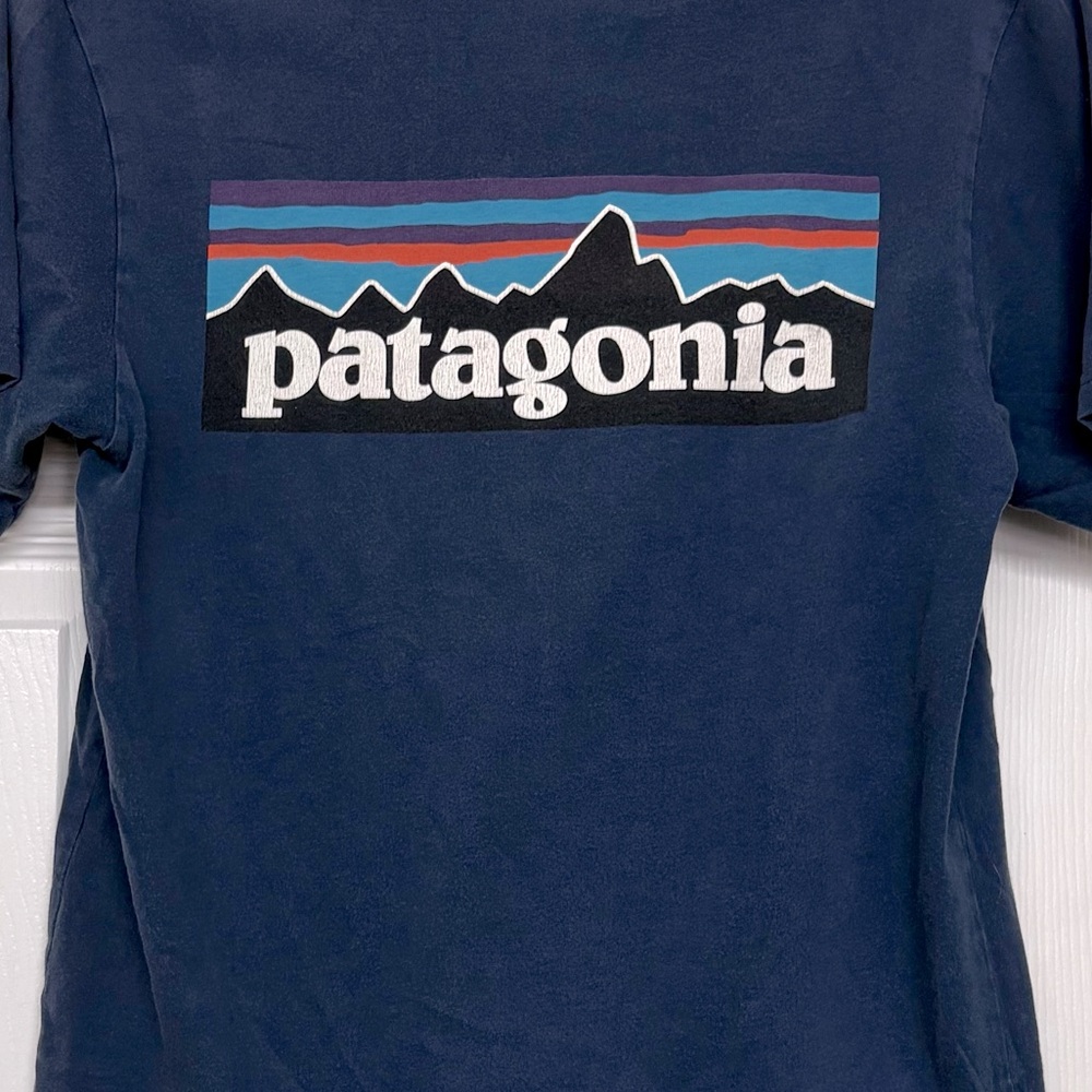 Patagonia Navy Blue Graphic Short Sleeve T-shirt Sz S - Picture 4 of 4